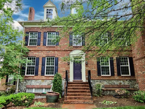 3903 Chain Bridge Rd #1, Fairfax, VA 22030