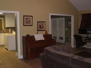 4th image of 126 Longwood Place Dr W