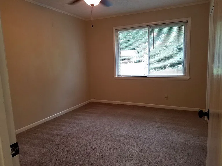 535 Milam Dr — Photo 15