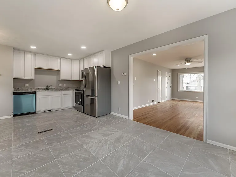 812 S 49th St — Photo 25