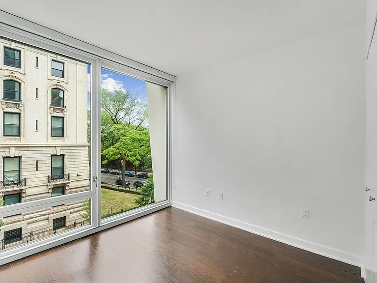 400 W 113th St #329 — Photo 11