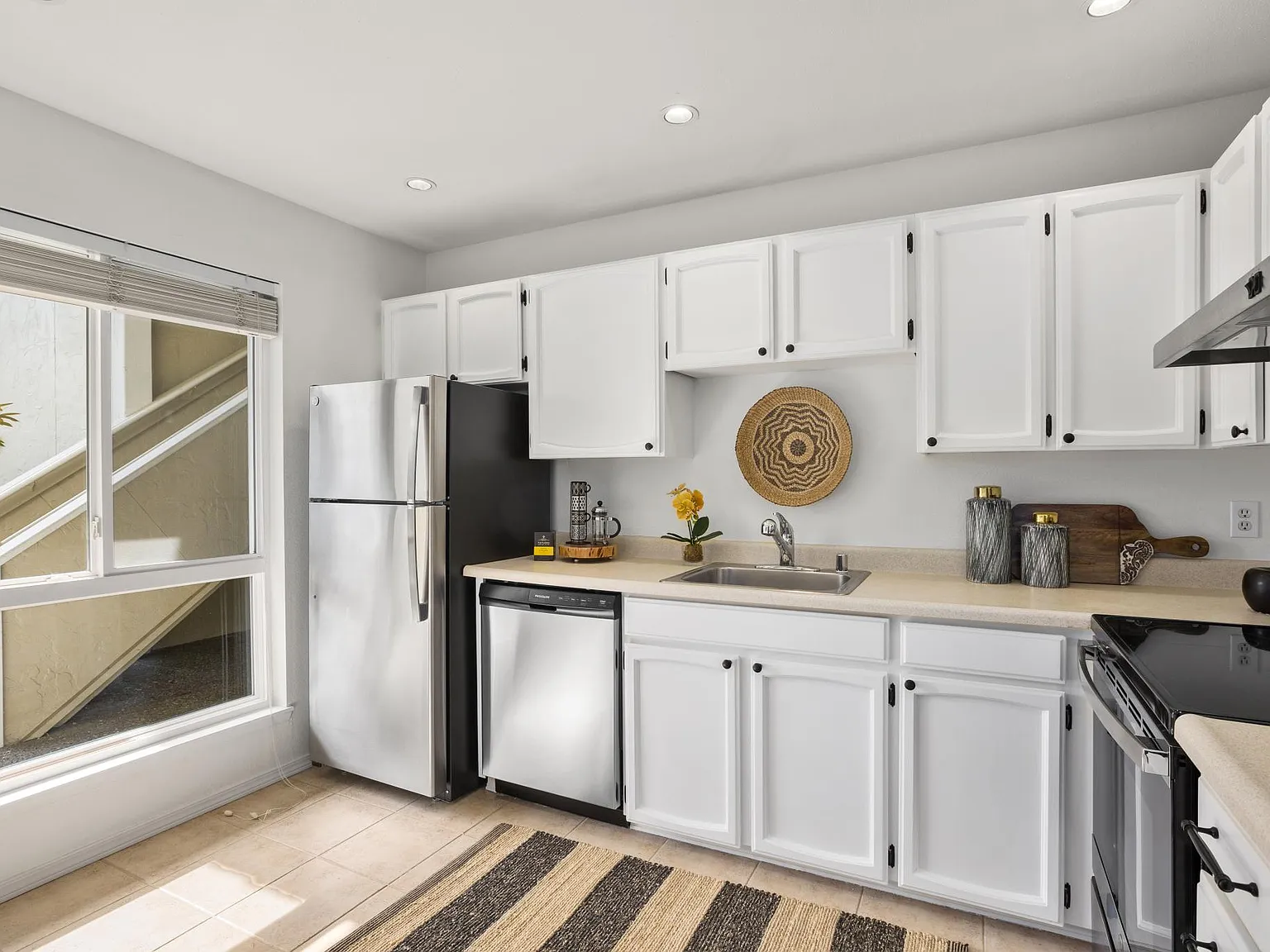 2 bed, 1156 sqft, $2,790 — Photo 2