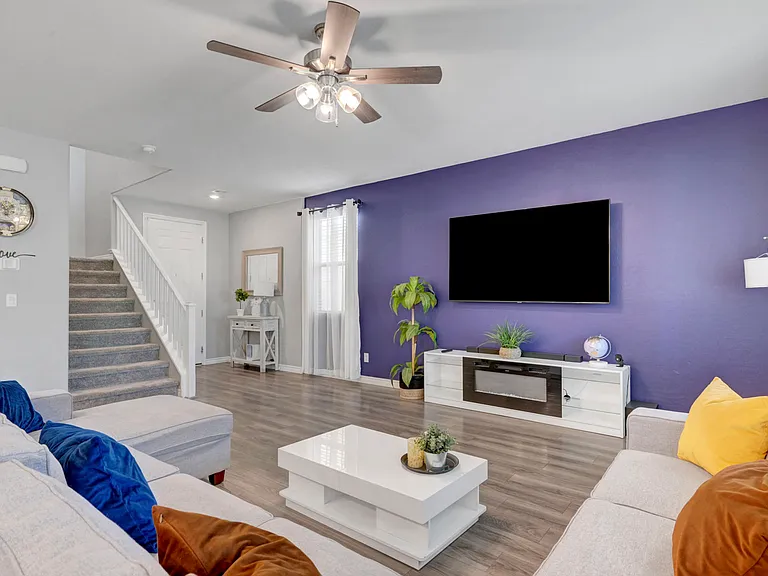 12321 Silvana St — Photo 4