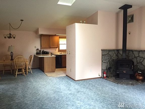 4th image of 2032 Bing Ct NW