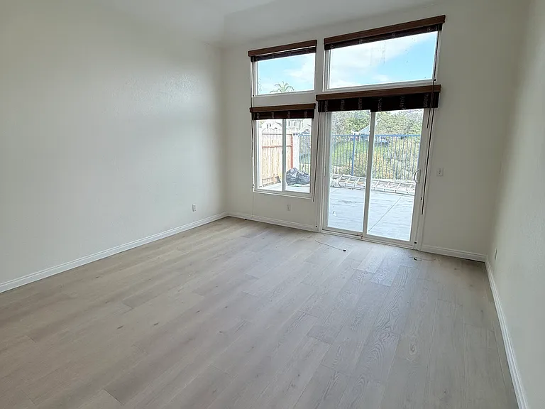 1813 Avenida Segovia — Photo 11