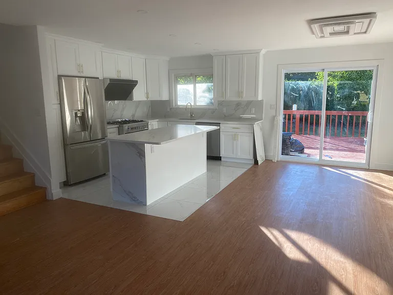 725 Carlisle Rd — Photo 2