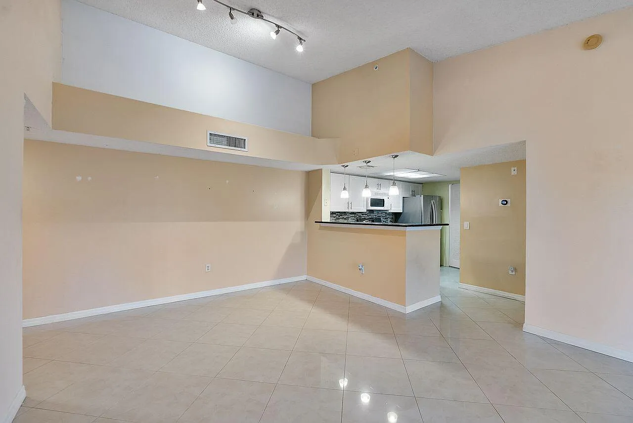 Building 5011 Unit #303 — Photo 1
