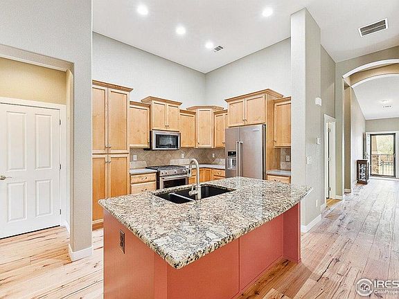 4th image of 822 Crooked Creek Way