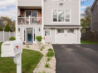 21 Attleboro Ave, Portsmouth, RI 02871
