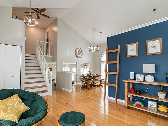 4th image of 2222 N Harvest Hill Pl