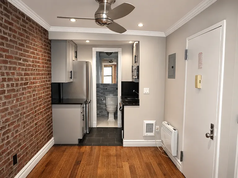 345 W 53rd St #RC3 — Photo 4