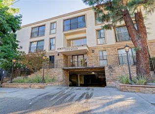 15344 Weddington St, Van Nuys, CA 91411