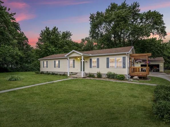 306 W Sangamon St, Fisher, IL 61843