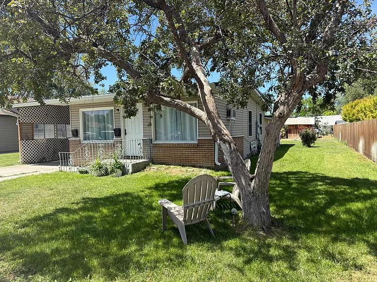 557 Jefferson St — Photo 40
