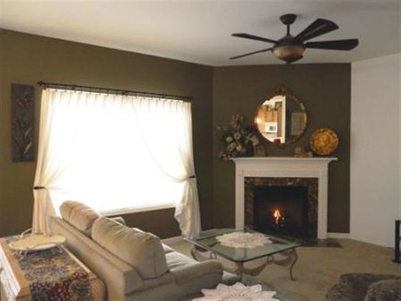 3rd image of 20 HAMPTON Circle