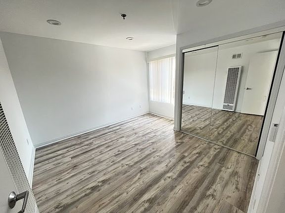 5th image of 1347 23rd St #222