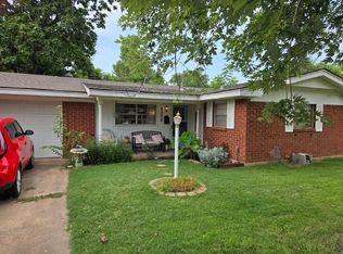 8205 NW 37th St, Bethany, OK 73008