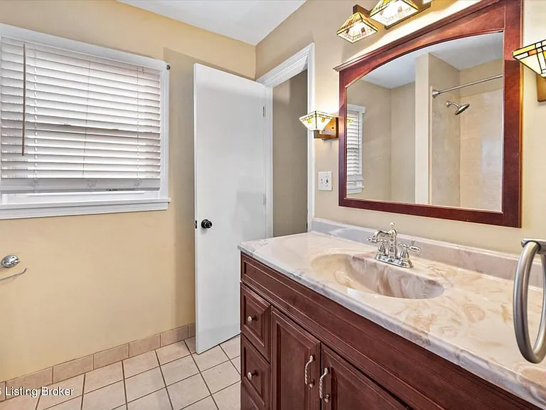 9903 Welshpool Ct — Photo 21