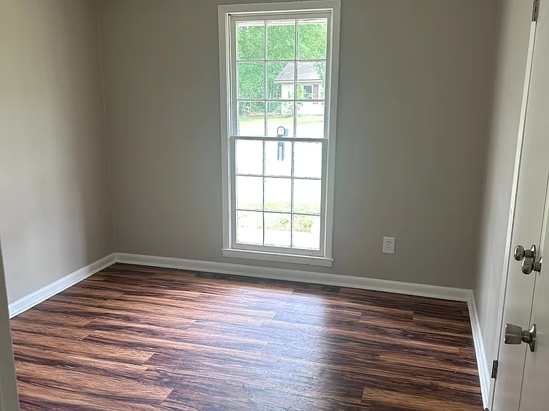 211 Virginia Dr — Photo 5