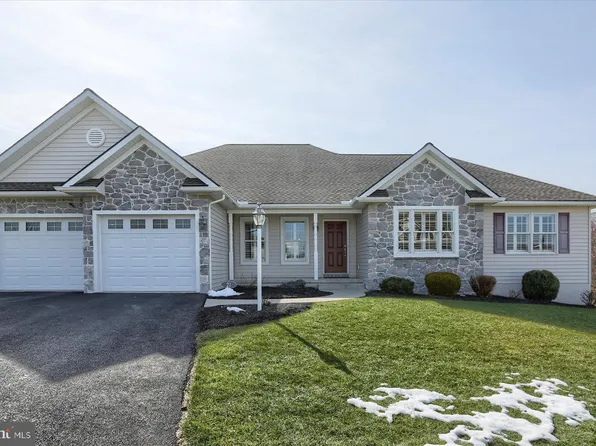 21 Chesterfield Dr, Palmyra, PA 17078