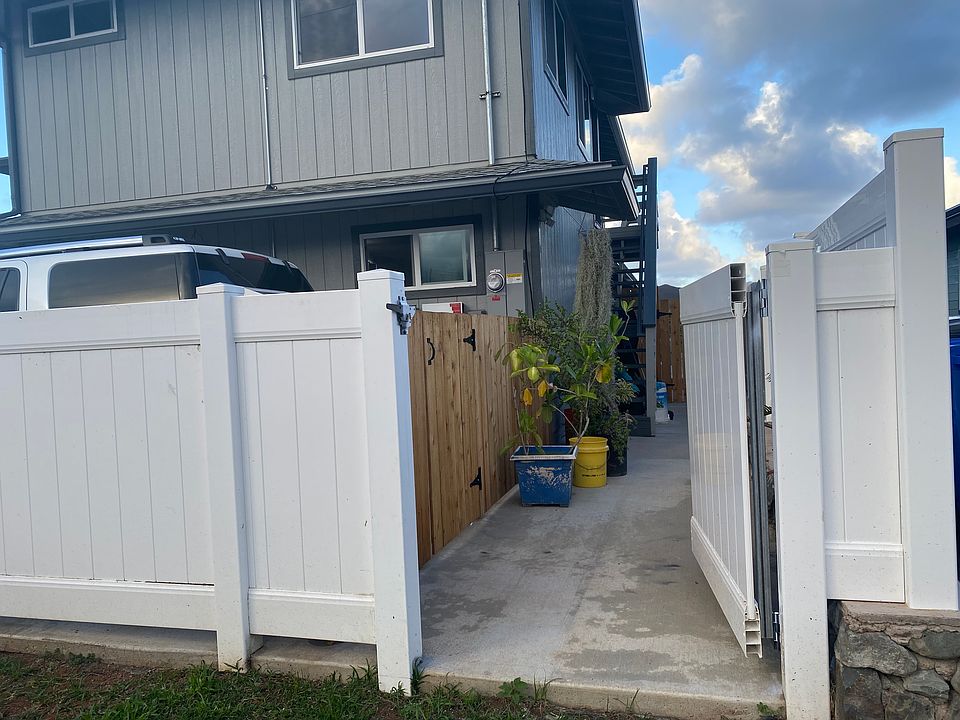 Private street side entrance (plants not included)