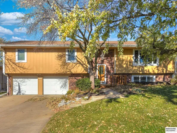4902 Giles Rd, Omaha, NE 68157