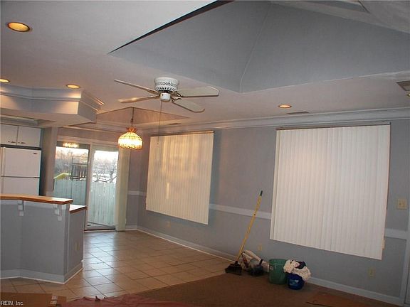 3rd image of 1169 Reel St