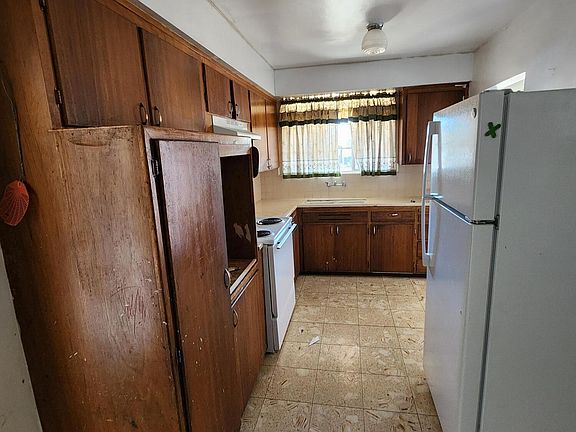 4th image of 2032 W STATE Avenue