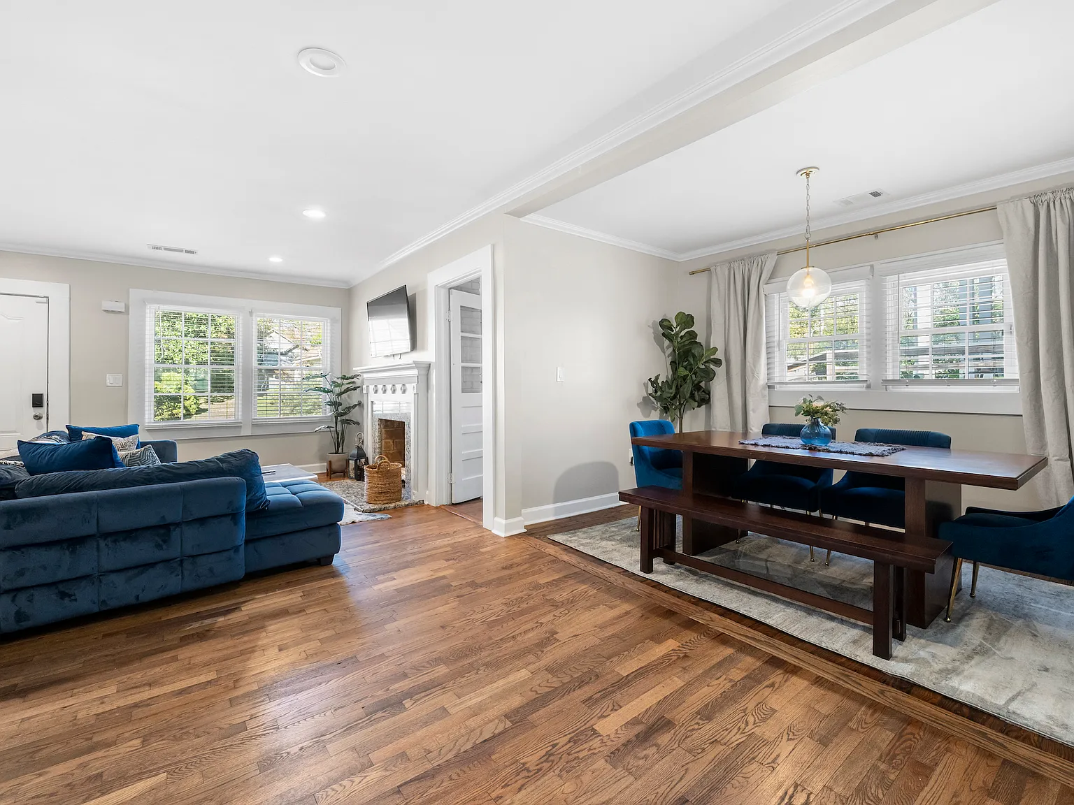 4 bed, 2050 sqft, $6,400 — Photo 1