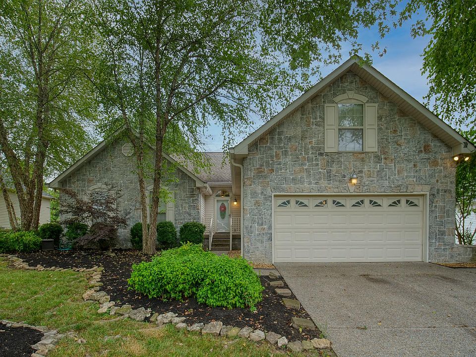 1st image of 636 Bradford Dr