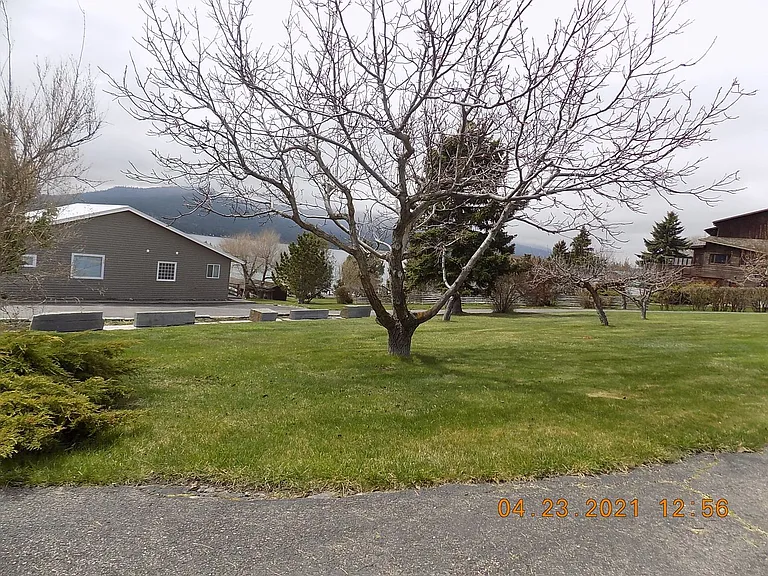 27096 Old Hwy #93 — Photo 3