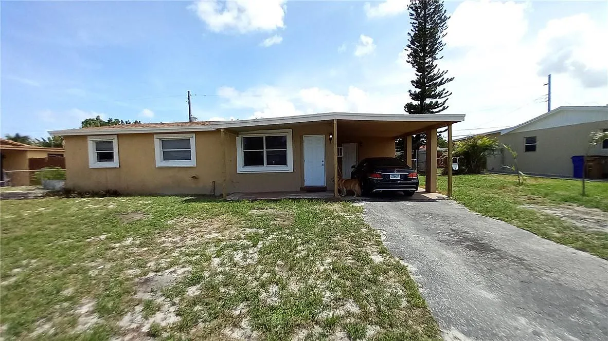 3 bed, 1.0 bath, 1300 sqft, $2,600 — Photo 1