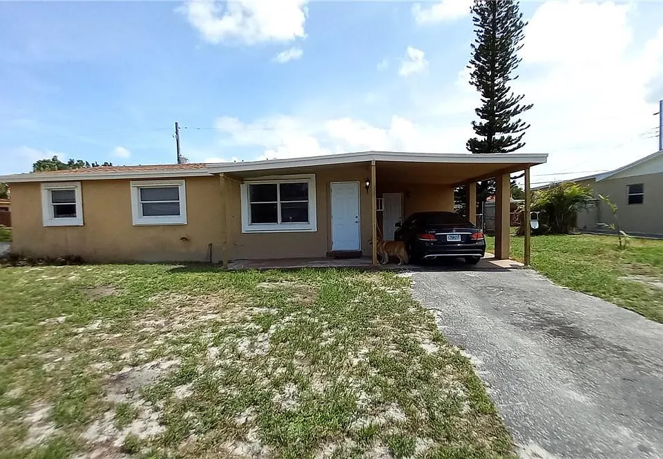 330 NW 38th St