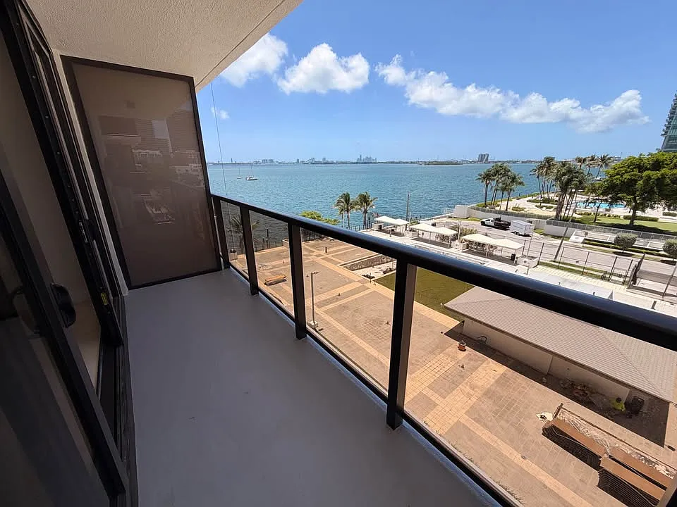 1 bed, 1.5 bath, 1128 sqft, $2,600 — Photo 3