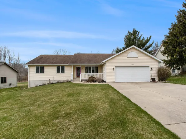 807 Bradford Dr, Belding, MI 48809