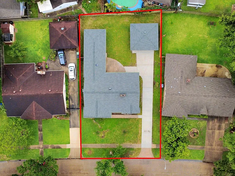 8007 Rowan Ln — Photo 2