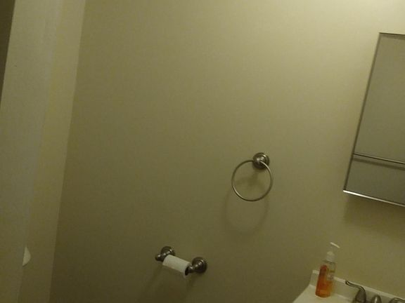 5th image of 907 W 7th St