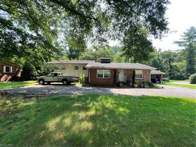5251 Silas Creek Pkwy, Winston Salem, NC, 27106