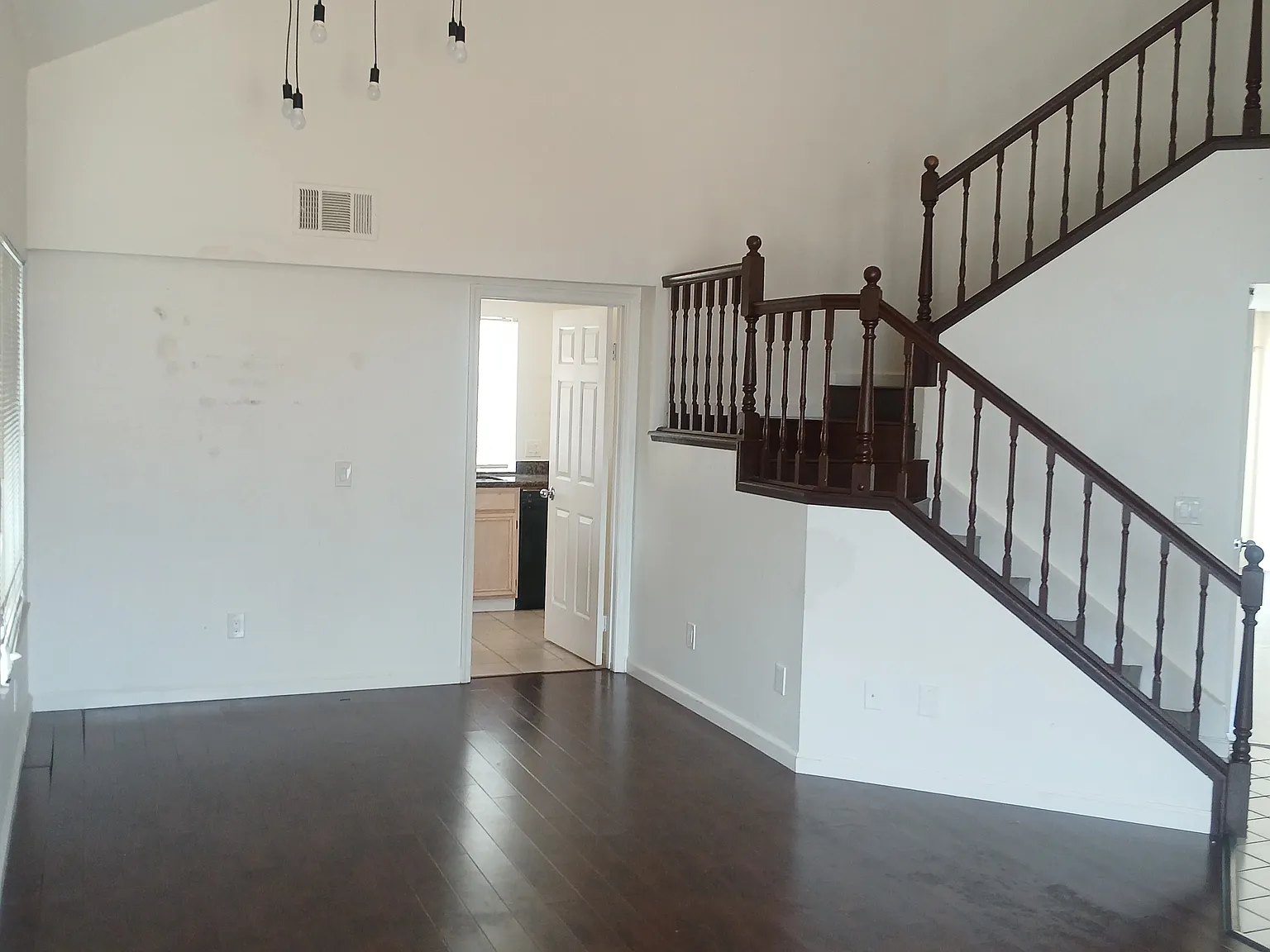 4 bed, 1904 sqft, $3,380 — Photo 2