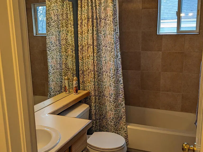 102 Rowena Pl — Photo 11