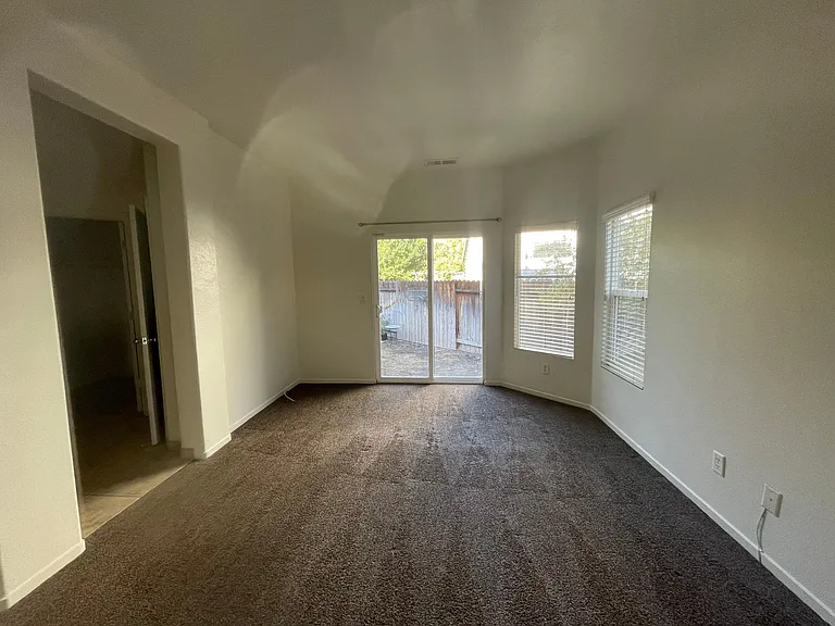 5358 Desert Peach Dr — Photo 10