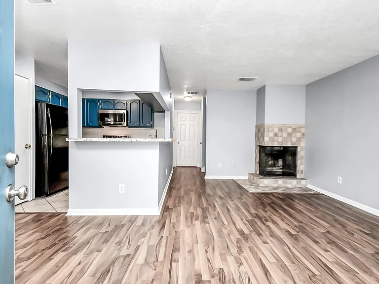 2379 Briarwest Blvd #15 — Photo 4