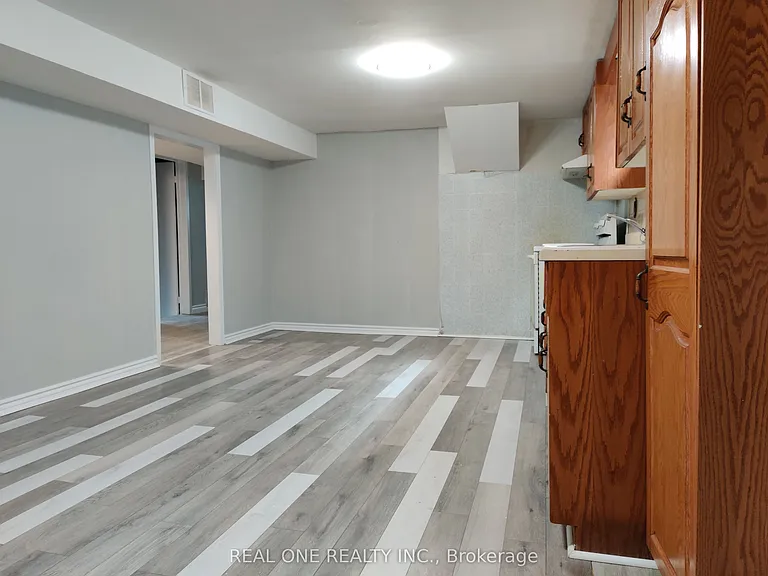 49 Corinthian Blvd #BASEMENT — Photo 9