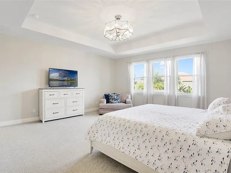 8414 Vivaro Isle Way — Photo 41