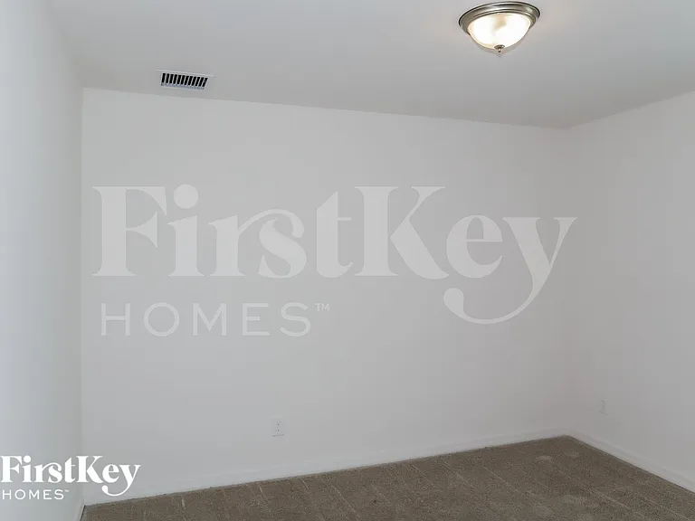 4999 Royal Point Ave — Photo 10