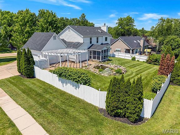 2nd image of 2100 Seven Oaks Dr