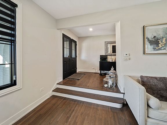 4th image of 6603 Chaucer Rd