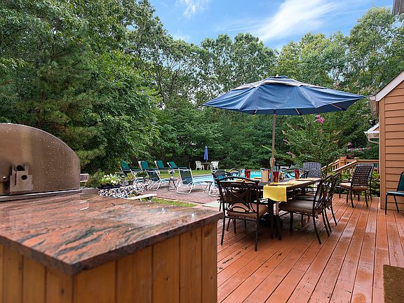 4th image of 4 Neighborhood House Rd