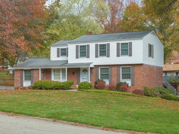 5989 Leprechaun Dr, Bethel Park, PA 15102