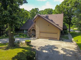 28W016 Timber Ln, West Chicago, IL